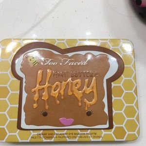 Too faced peanut butter and honey eyeshadow palett